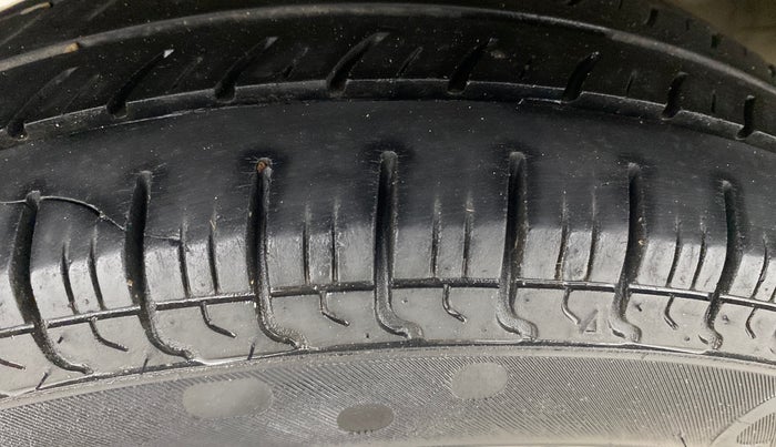 2018 Maruti Alto 800 LXI, Petrol, Manual, 45,966 km, Right Rear Tyre Tread