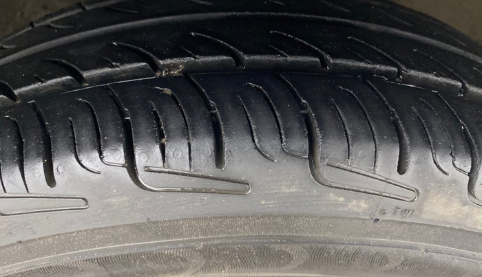 2018 Maruti Alto 800 LXI, Petrol, Manual, 45,966 km, Right Front Tyre Tread