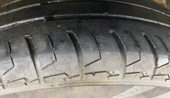 2020 Maruti Swift VXI AMT, Petrol, Automatic, 50,562 km, Right Front Tyre Tread