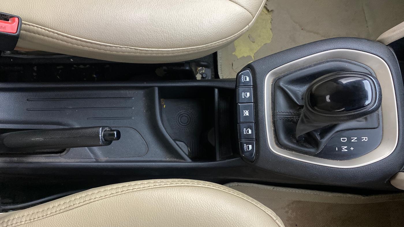 2021 Hyundai NEW SANTRO ASTA AMT, Petrol, Automatic, 94,810 km, Gear Lever