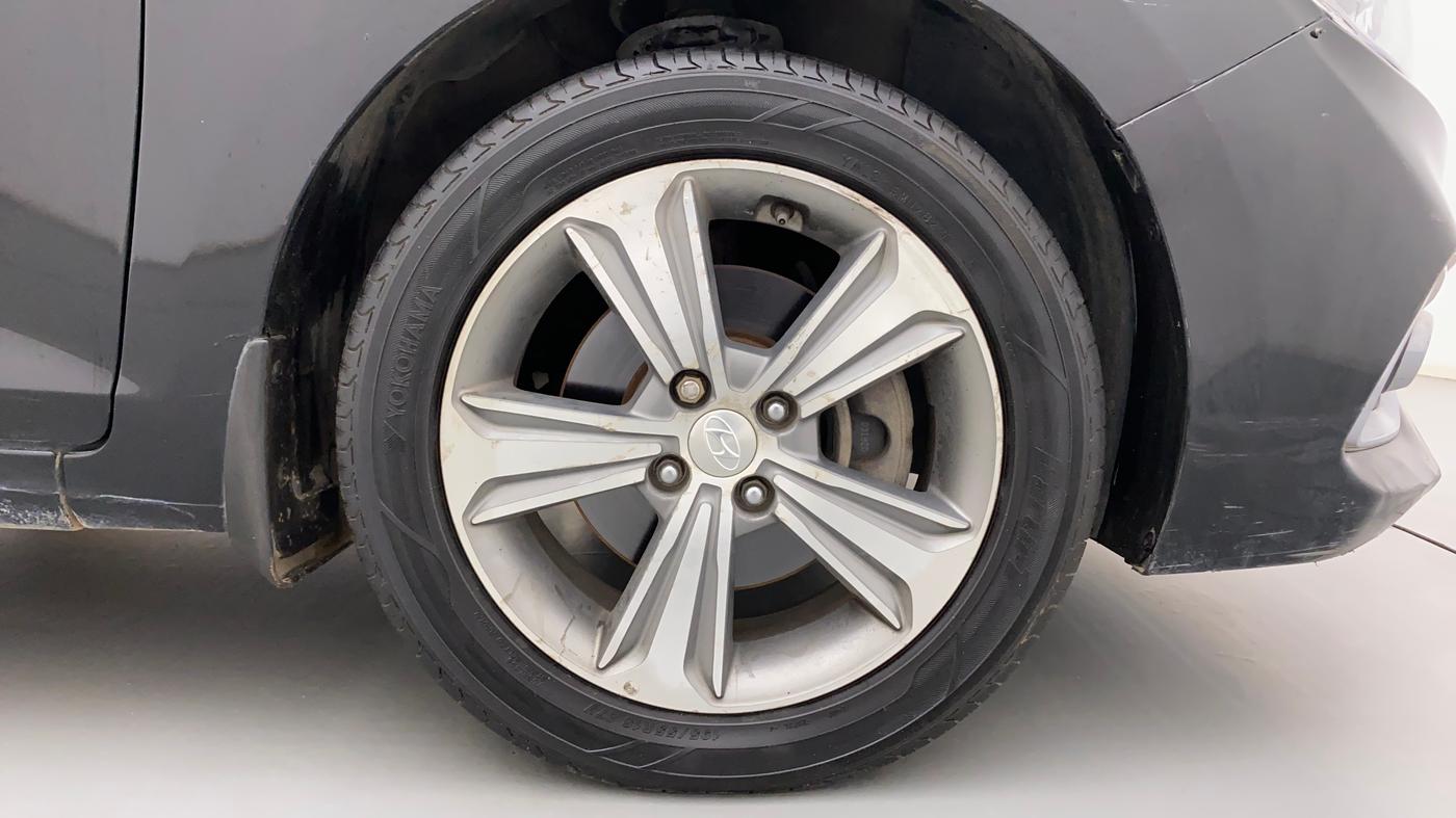 2019 Hyundai Verna 1.6 CRDI SX + AT, Diesel, Automatic, 68,080 km, Right Front Wheel