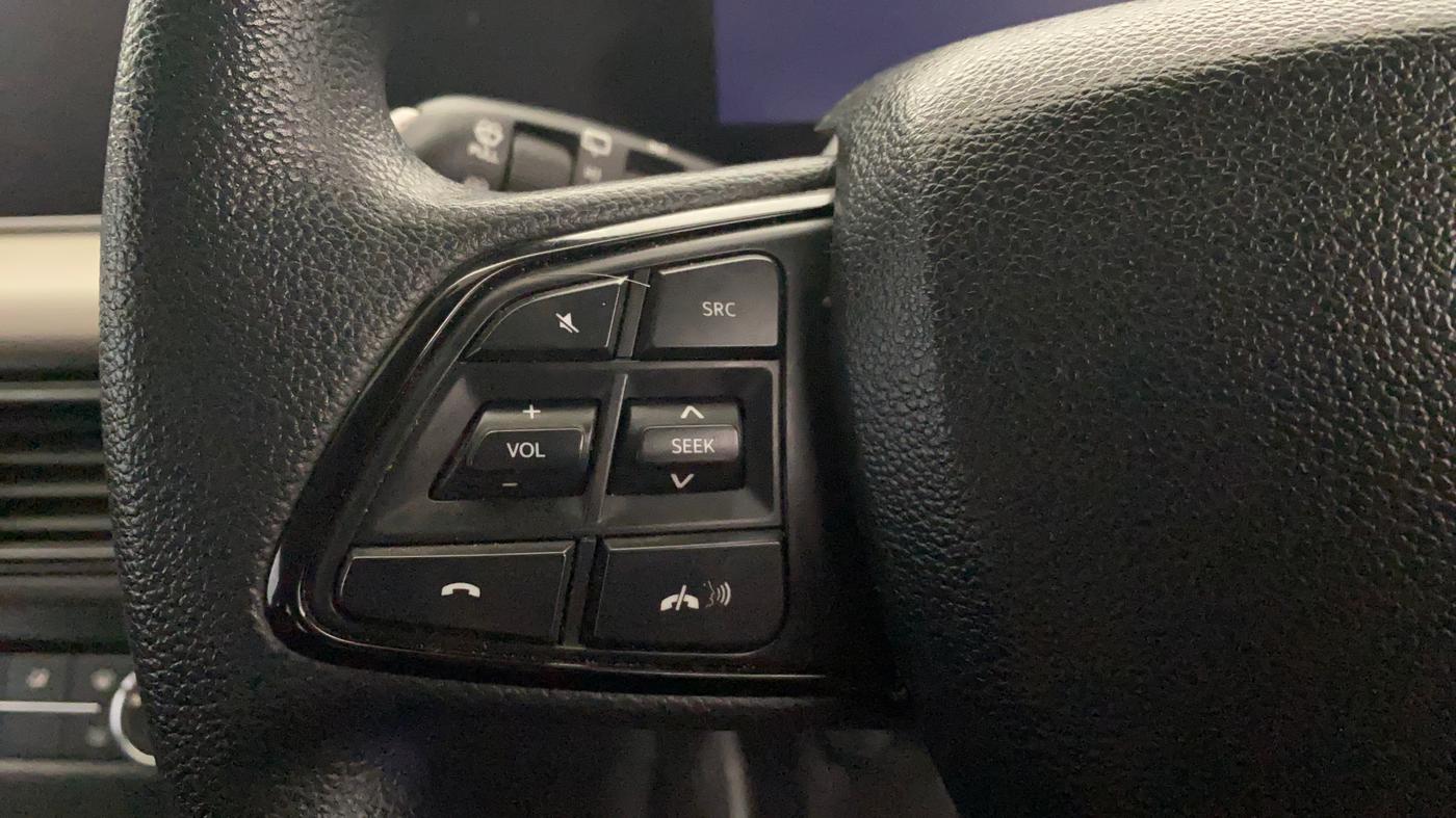 2021 Mahindra XUV700 AX 3 P MT 5 STR, Petrol, Manual, 40,193 km, Adaptive Cruise Control