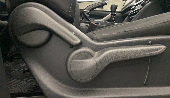 2021 Mahindra XUV700 AX 3 P MT 5 STR, Petrol, Manual, 40,193 km, Driver Side Adjustment Panel