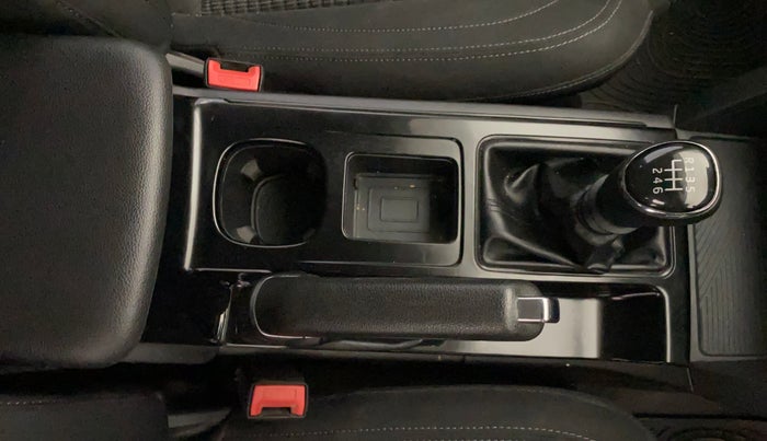 2021 Mahindra XUV700 AX 3 P MT 5 STR, Petrol, Manual, 40,193 km, Gear Lever