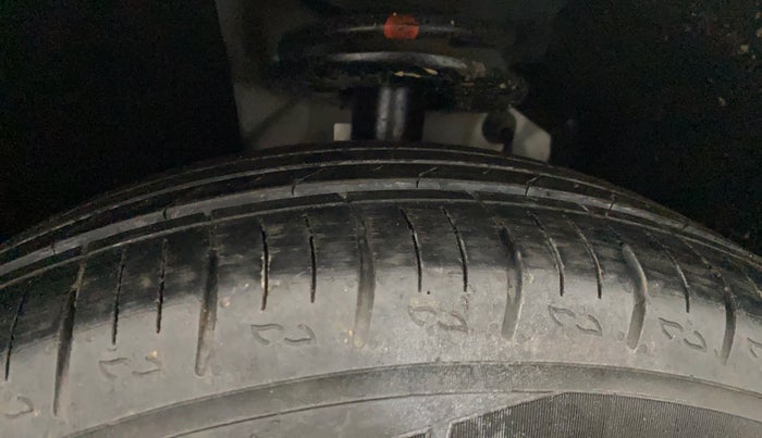 2021 Mahindra XUV700 AX 3 P MT 5 STR, Petrol, Manual, 40,193 km, Left Front Tyre Tread