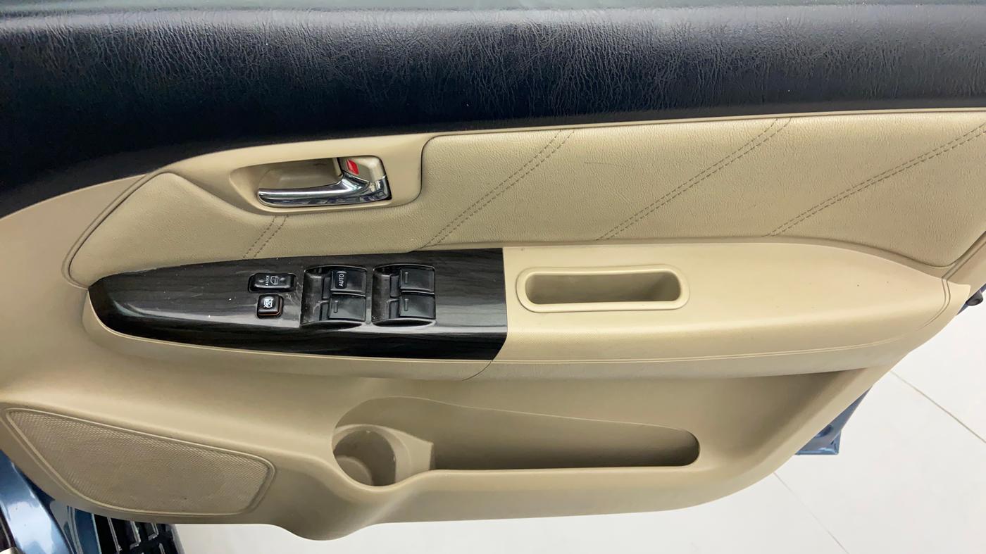 2014 Toyota Fortuner 3.0 AT 4X2, Diesel, Automatic, 1,24,341 km, Driver Side Door Panels Control