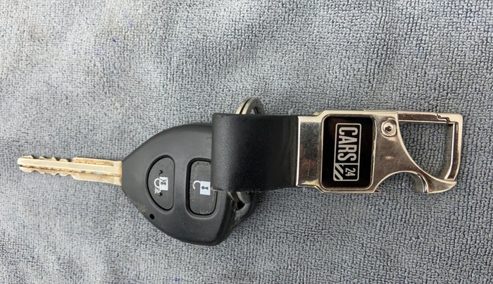 2014 Toyota Fortuner 3.0 AT 4X2, Diesel, Automatic, 1,24,341 km, Key Close Up