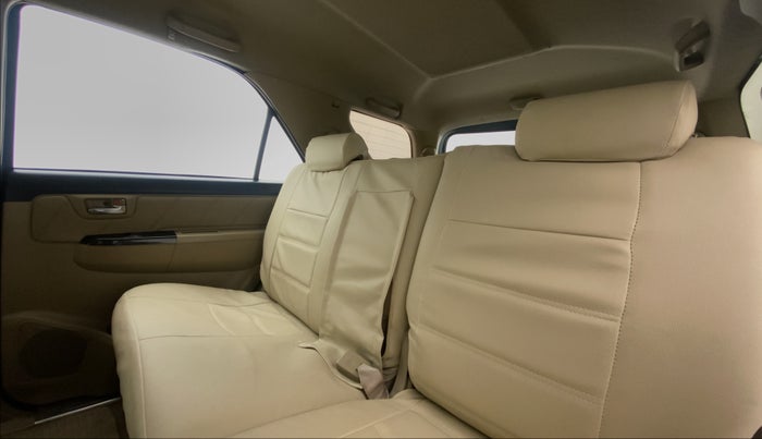 2014 Toyota Fortuner 3.0 AT 4X2, Diesel, Automatic, 1,24,341 km, Right Side Rear Door Cabin