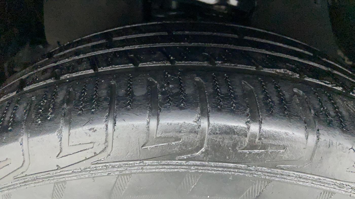 2014 Toyota Fortuner 3.0 AT 4X2, Diesel, Automatic, 1,24,341 km, Left Front Tyre Tread