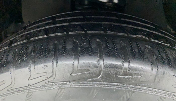 2014 Toyota Fortuner 3.0 AT 4X2, Diesel, Automatic, 1,24,341 km, Left Front Tyre Tread