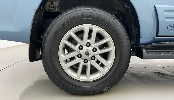 2014 Toyota Fortuner 3.0 AT 4X2, Diesel, Automatic, 1,24,341 km, Right Rear Wheel