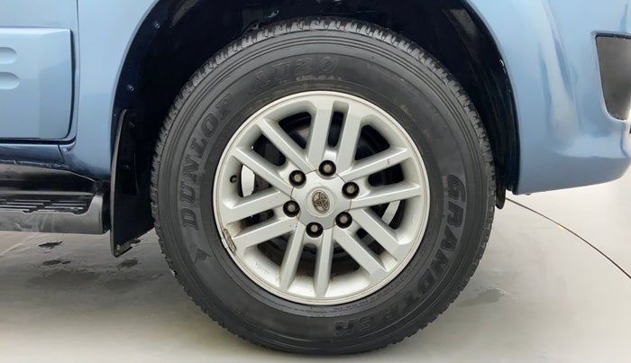 2014 Toyota Fortuner 3.0 AT 4X2, Diesel, Automatic, 1,24,341 km, Right Front Wheel