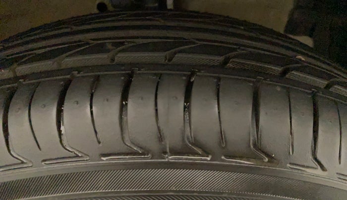 2016 Maruti Swift VXI, CNG, Manual, 19,279 km, Left Rear Tyre Tread