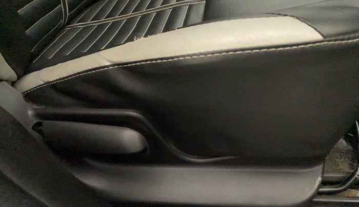 2016 Maruti Swift VXI, CNG, Manual, 19,279 km, Driver Side Adjustment Panel