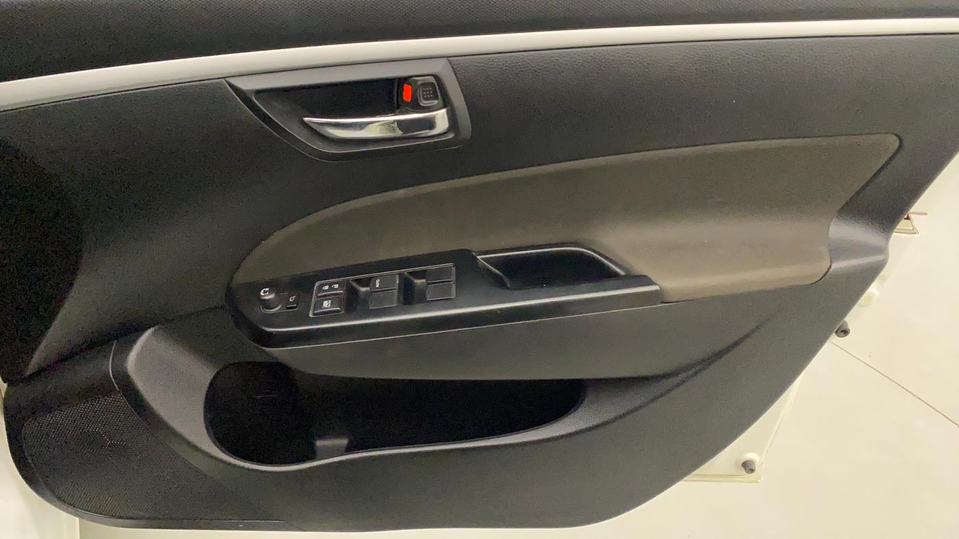 2016 Maruti Swift VXI, CNG, Manual, 19,279 km, Driver Side Door Panels Control