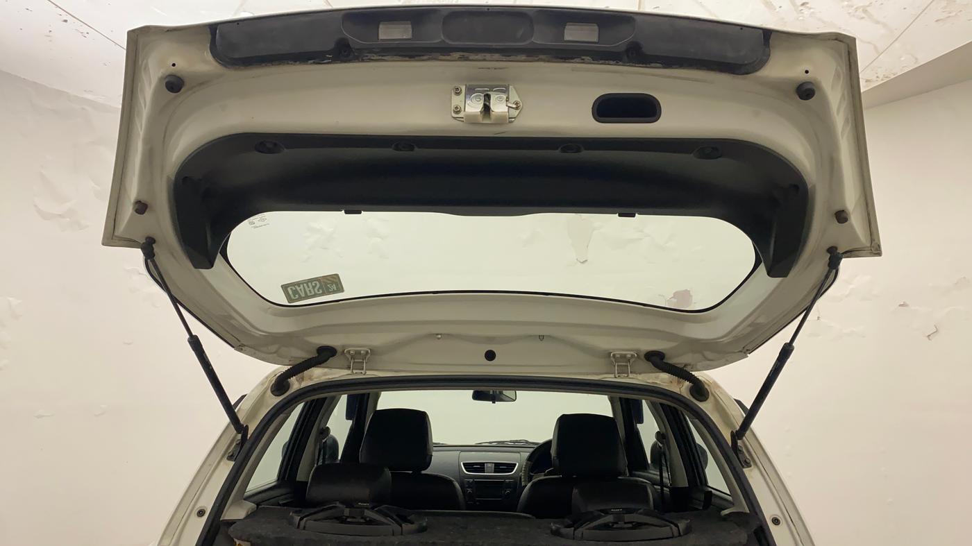 2016 Maruti Swift VXI, CNG, Manual, 19,279 km, Boot Door Open