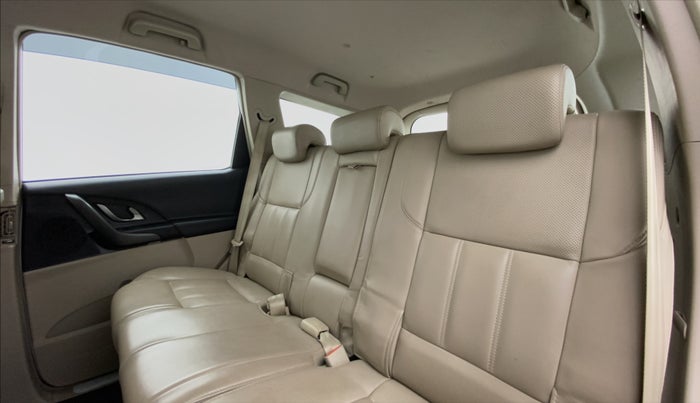 2017 Mahindra XUV500 W8 FWD, Diesel, Manual, 51,735 km, Right Side Rear Door Cabin