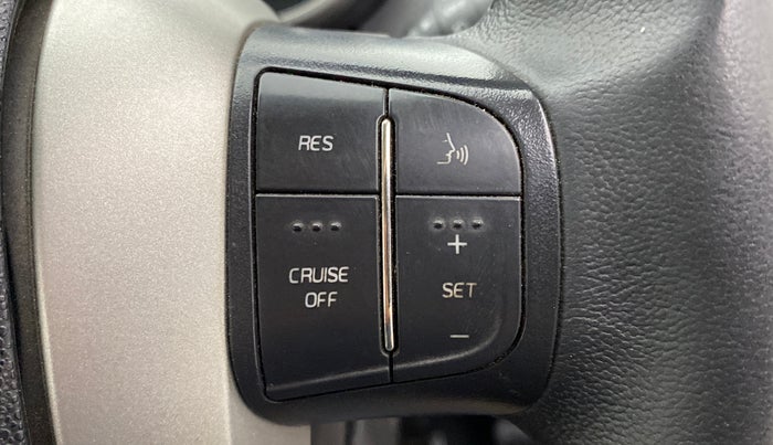 2017 Mahindra XUV500 W8 FWD, Diesel, Manual, 51,735 km, Adaptive Cruise Control