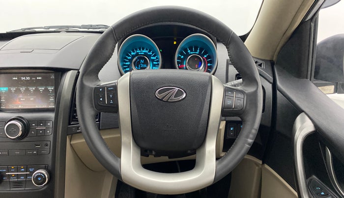 2017 Mahindra XUV500 W8 FWD, Diesel, Manual, 51,735 km, Steering Wheel Close Up