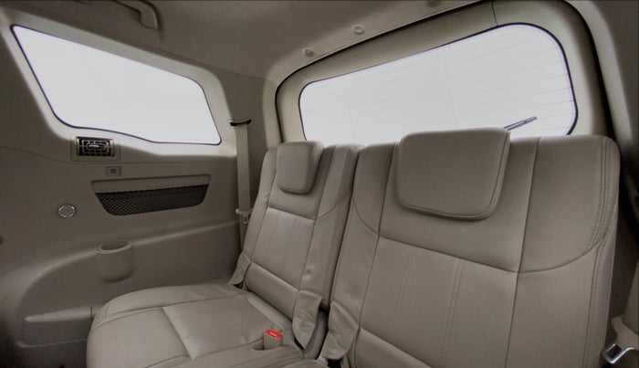 2017 Mahindra XUV500 W8 FWD, Diesel, Manual, 51,735 km, Third Seat Row ( optional )