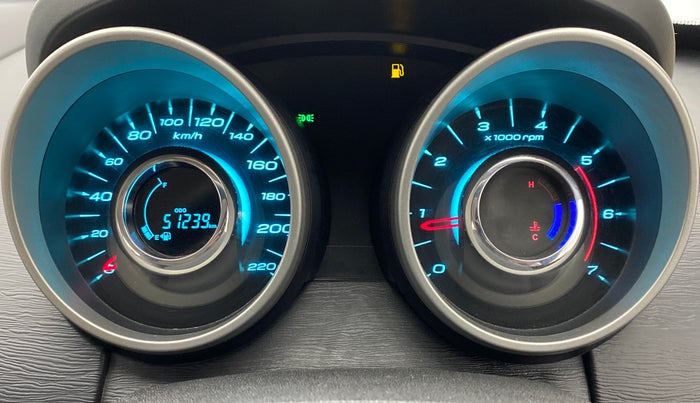 2017 Mahindra XUV500 W8 FWD, Diesel, Manual, 51,735 km, Odometer Image