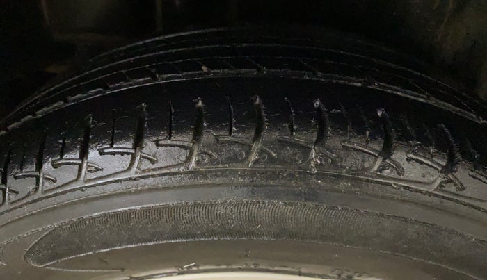 2017 Maruti Ciaz ZETA 1.4  MT PETROL, Petrol, Manual, 94,660 km, Right Rear Tyre Tread