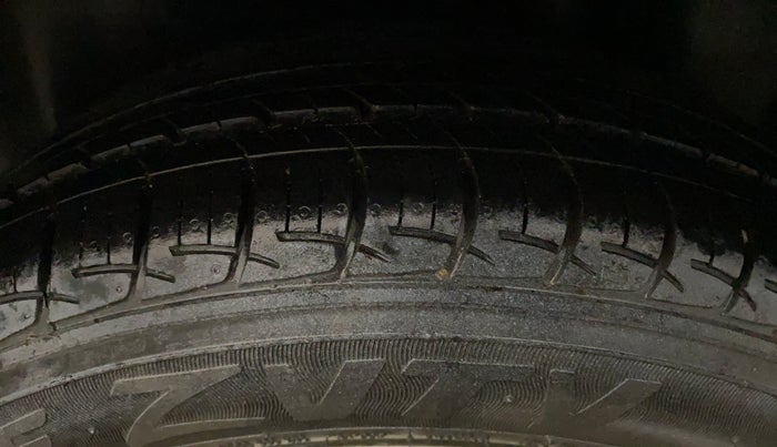 2017 Maruti Ciaz ZETA 1.4  MT PETROL, Petrol, Manual, 94,660 km, Left Rear Tyre Tread