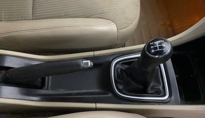 2017 Maruti Ciaz ZETA 1.4  MT PETROL, Petrol, Manual, 94,660 km, Gear Lever