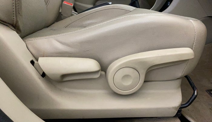 2017 Maruti Ciaz ZETA 1.4  MT PETROL, Petrol, Manual, 94,660 km, Driver Side Adjustment Panel