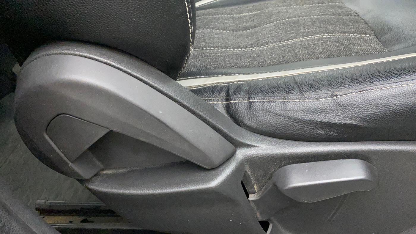 2020 Ford FREESTYLE TITANIUM 1.2 PETROL, Petrol, Manual, 43,820 km, Driver Side Adjustment Panel