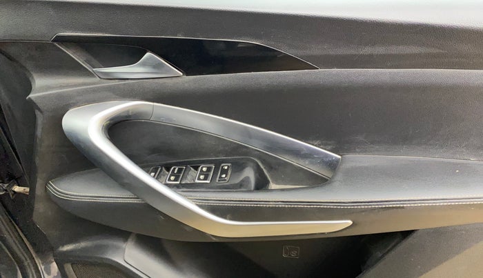 2020 MG HECTOR SHARP HYBRID 1.5 PETROL, Petrol, Manual, 73,546 km, Driver Side Door Panels Control