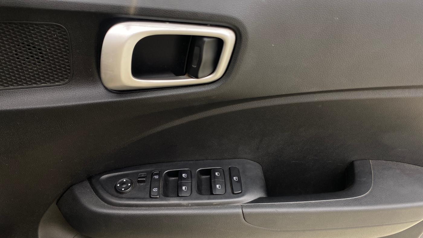 2019 Hyundai VENUE S 1.0 TURBO DCT, Petrol, Automatic, 33,517 km, Driver Side Door Panels Control