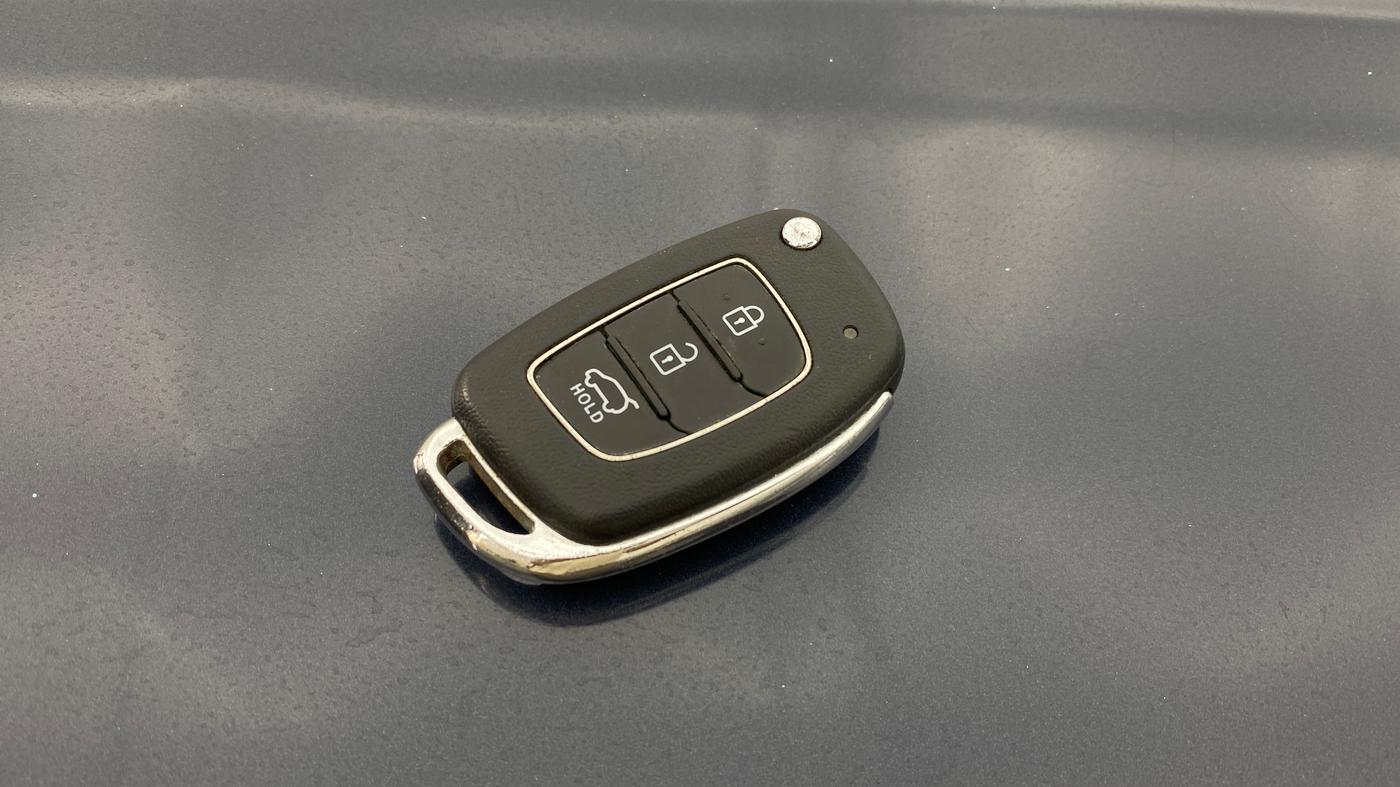 2019 Hyundai VENUE S 1.0 TURBO DCT, Petrol, Automatic, 33,517 km, Key Close Up