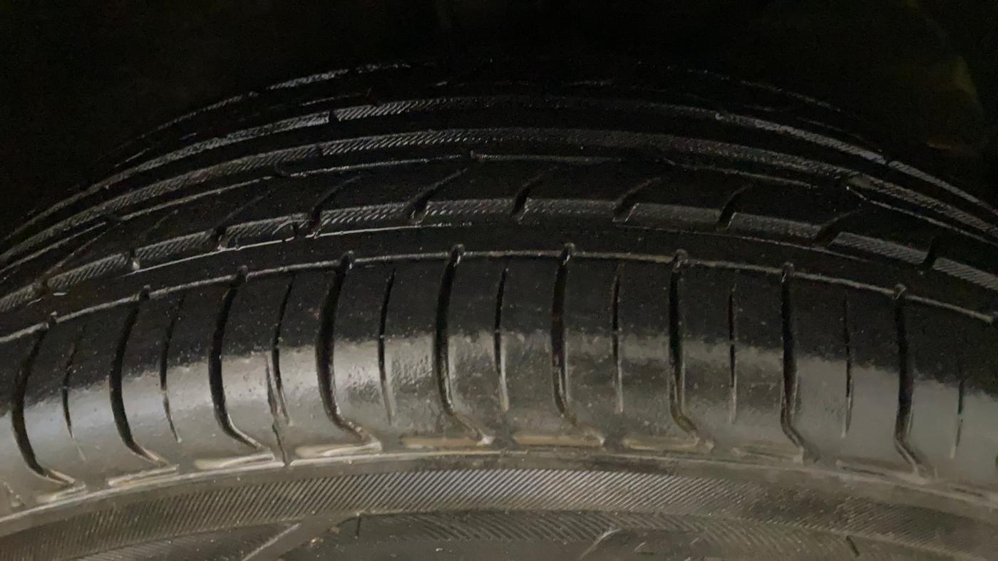 2019 Maruti Ertiga VXI SHVS, Petrol, Manual, 81,103 km, Right Front Tyre Tread