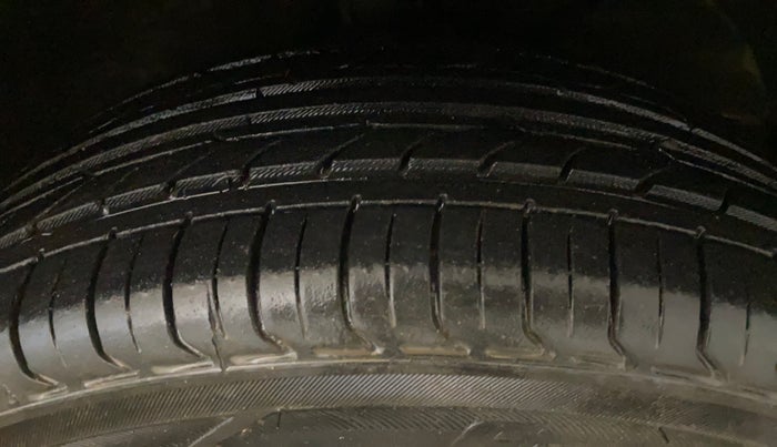 2019 Maruti Ertiga VXI SHVS, Petrol, Manual, 81,103 km, Right Front Tyre Tread