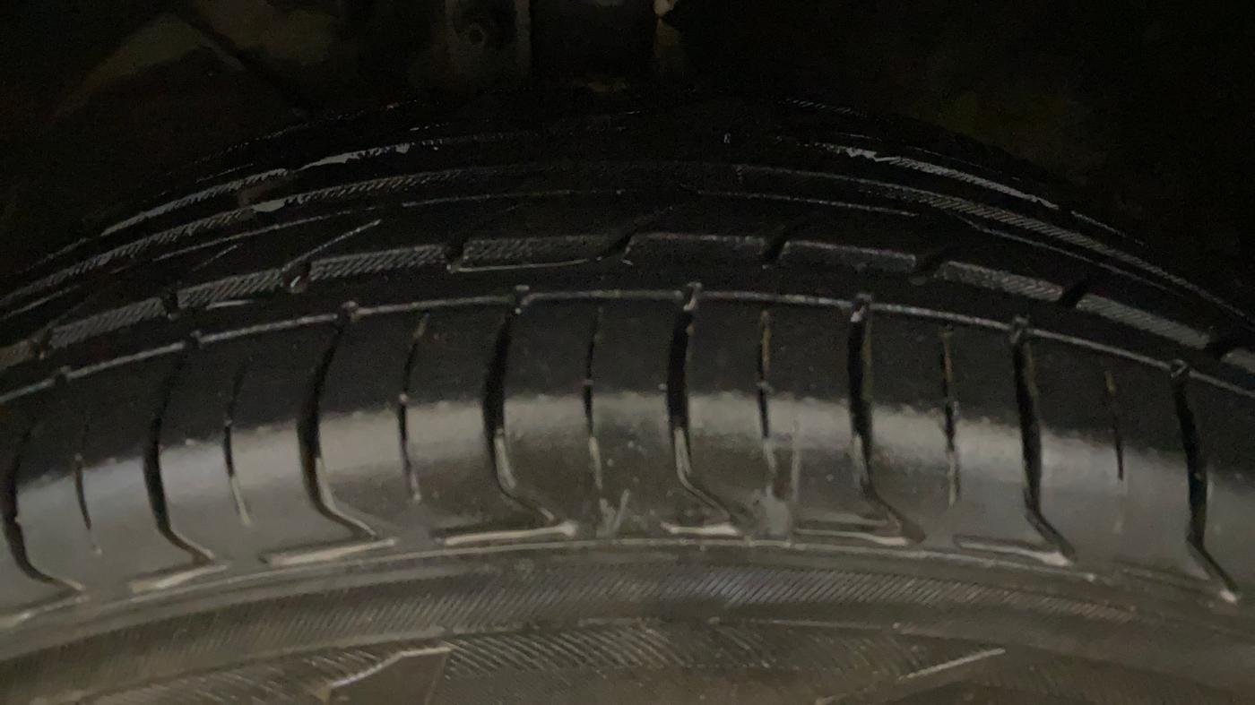 2019 Maruti Ertiga VXI SHVS, Petrol, Manual, 81,103 km, Left Front Tyre Tread