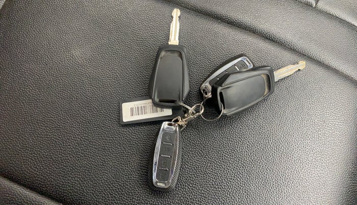 2018 Mahindra KUV 100 NXT K2+ P 6 STR, Petrol, Manual, 45,423 km, Key Close Up