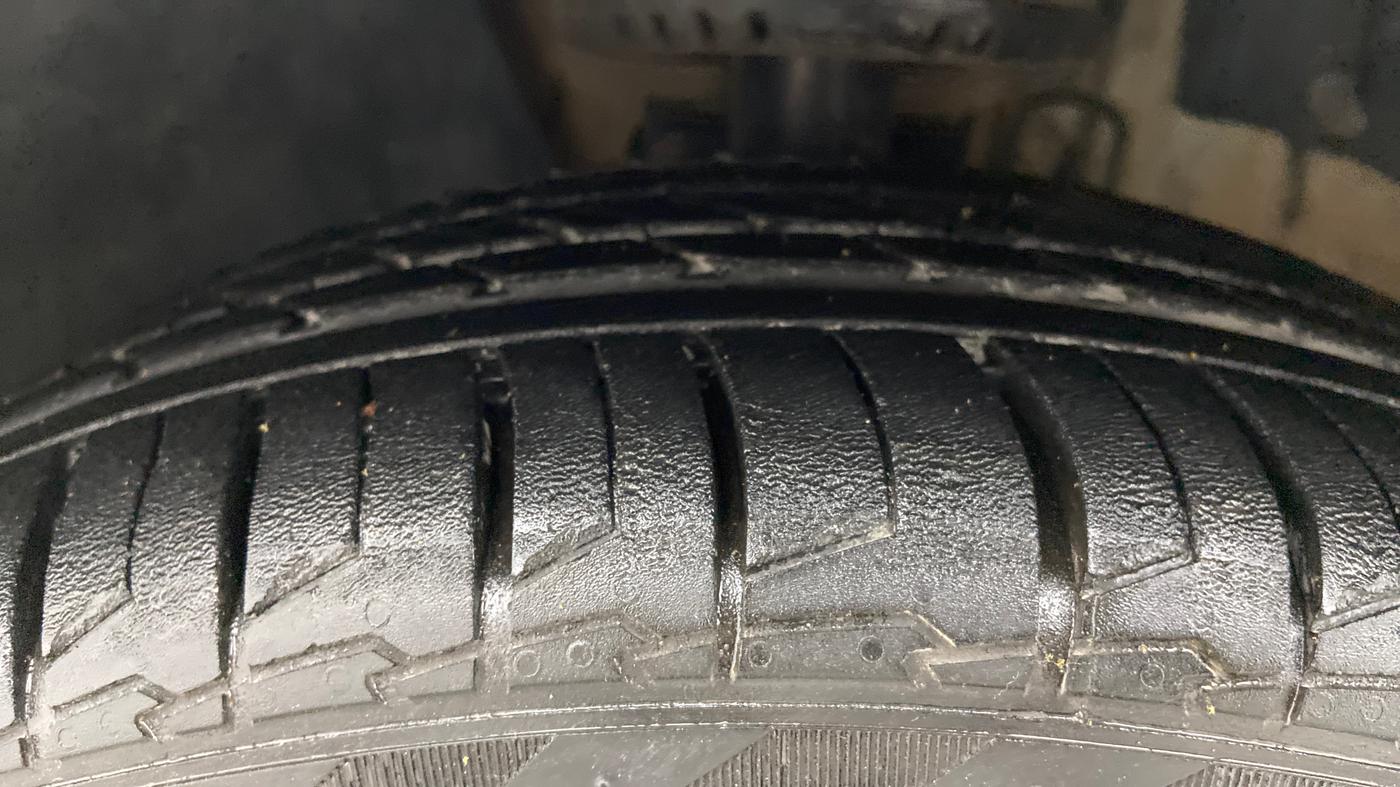 2018 Volkswagen Ameo HIGHLINE PLUS 1.5L 16 ALLOY, Diesel, Manual, 73,974 km, Left Front Tyre Tread