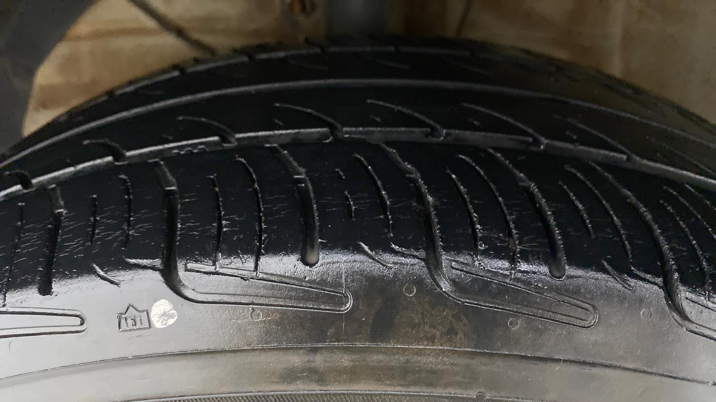 2019 Maruti XL6 ALPHA SHVS  MT, Petrol, Manual, 70,677 km, Left Front Tyre Tread