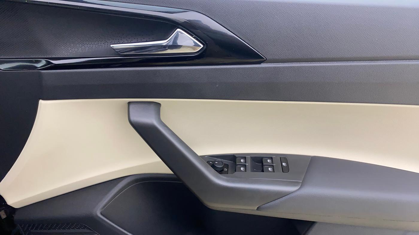 2025 Skoda SLAVIA Prestige 1.0L TSI AT, Petrol, Automatic, 2,570 km, Driver Side Door Panels Control