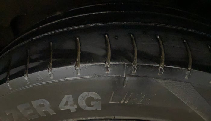 2019 Maruti Swift VXI AMT, Petrol, Automatic, 24,352 km, Left Rear Tyre Tread