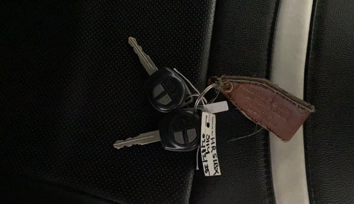 2019 Maruti Swift VXI AMT, Petrol, Automatic, 24,352 km, Key Close Up