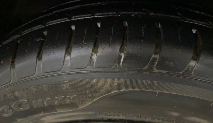 2019 Maruti Swift VXI AMT, Petrol, Automatic, 24,352 km, Left Front Tyre Tread