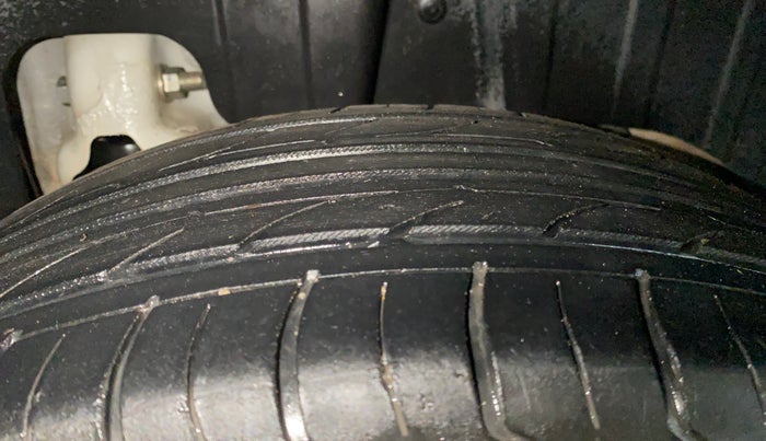 2022 Mahindra XUV300 W8 1.2 PETROL, Petrol, Manual, 48,228 km, Left Rear Tyre Tread