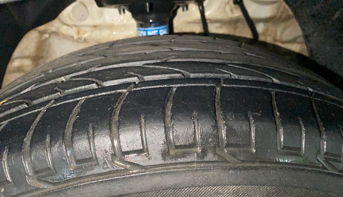 2022 Mahindra XUV300 W8 1.2 PETROL, Petrol, Manual, 48,228 km, Right Front Tyre Tread