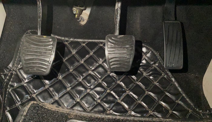 2022 Mahindra XUV300 W8 1.2 PETROL, Petrol, Manual, 48,228 km, Pedals