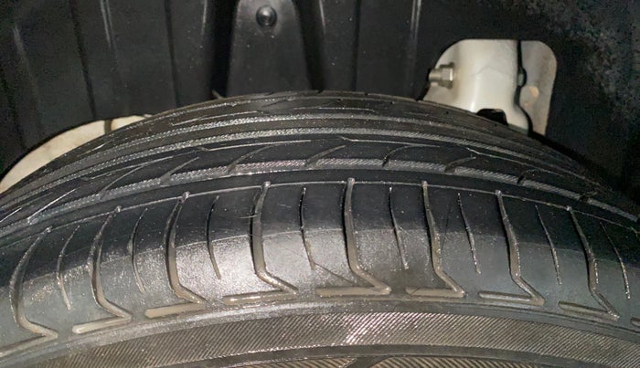 2022 Mahindra XUV300 W8 1.2 PETROL, Petrol, Manual, 48,228 km, Right Rear Tyre Tread