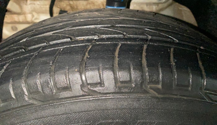 2022 Mahindra XUV300 W8 1.2 PETROL, Petrol, Manual, 48,228 km, Left Front Tyre Tread