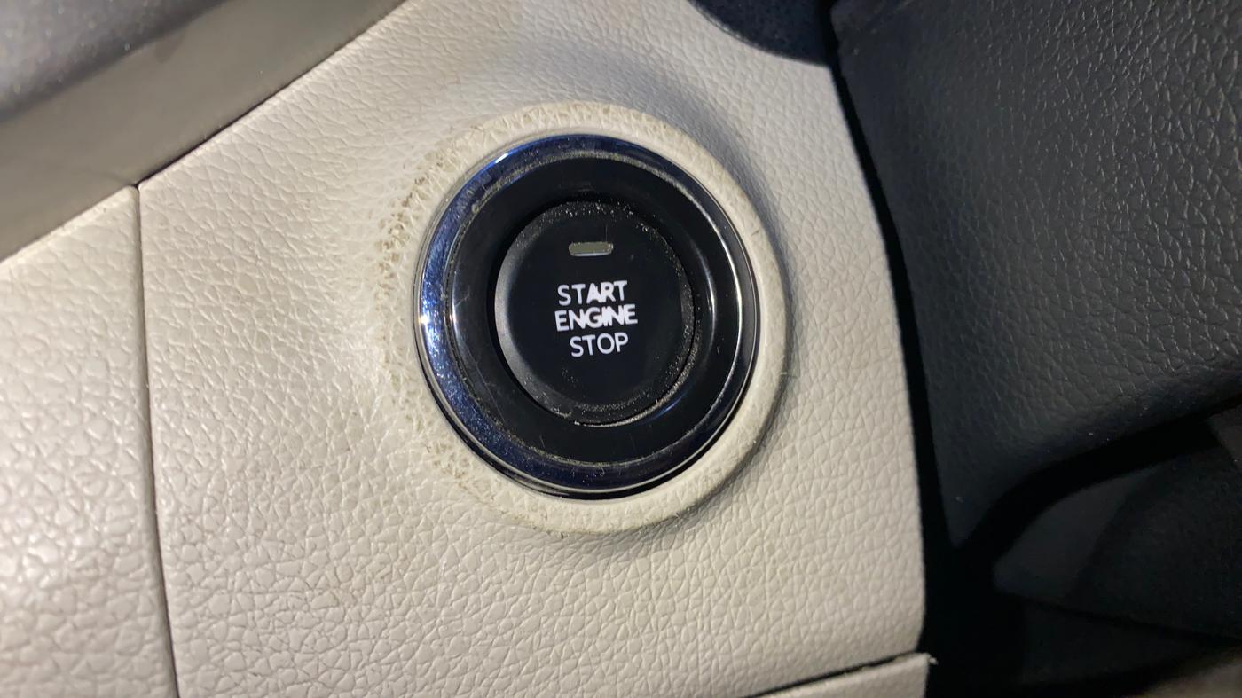 2022 Mahindra XUV300 W8 1.2 PETROL, Petrol, Manual, 48,228 km, Keyless Start/ Stop Button
