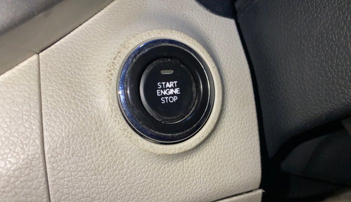 2022 Mahindra XUV300 W8 1.2 PETROL, Petrol, Manual, 48,228 km, Keyless Start/ Stop Button